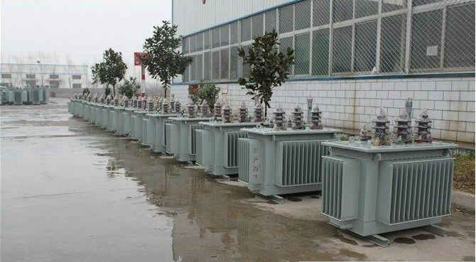 油浸式變壓器的保養(yǎng)如何去做？預(yù)防滲漏油：油浸式變壓器在油箱內(nèi)充滿變壓器油，裝配中依靠緊固件對耐油橡膠元件加壓而密封。